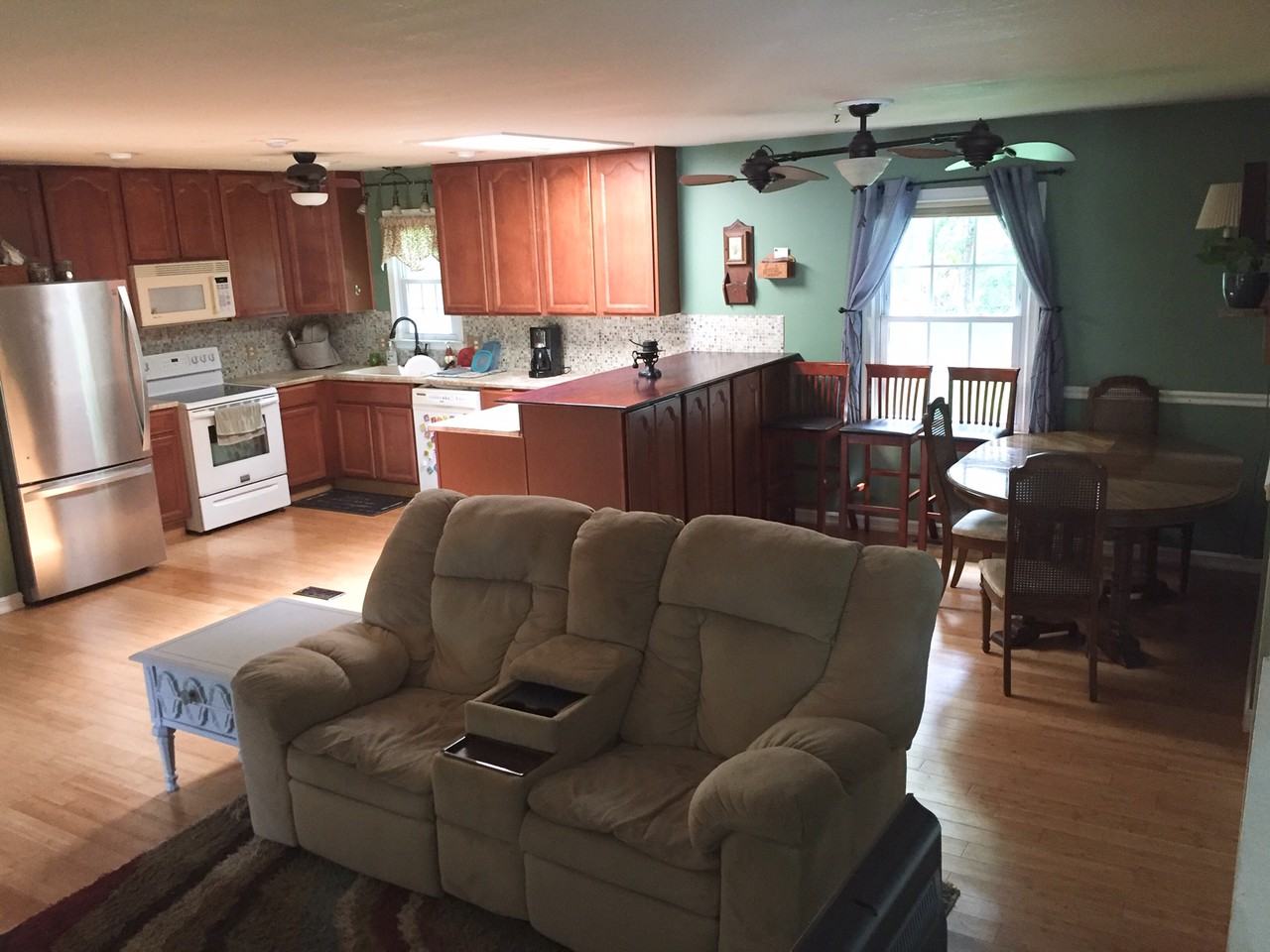 209 Raintree Blvd - Photo 2 of 7