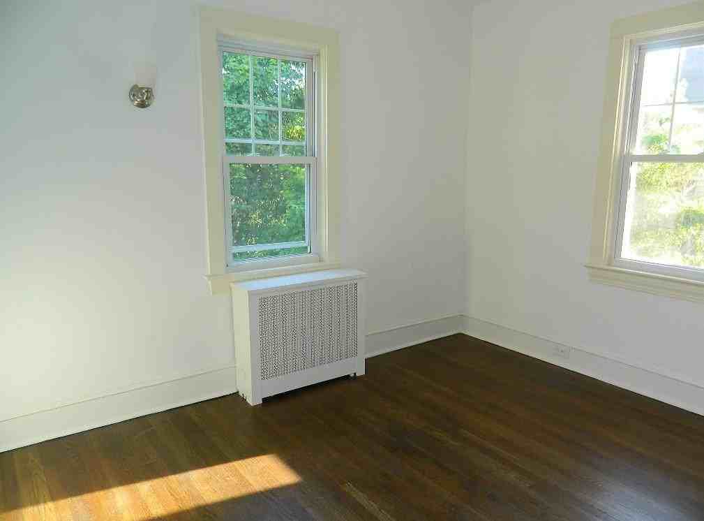 9 Minetta Pl - Photo 2 of 11