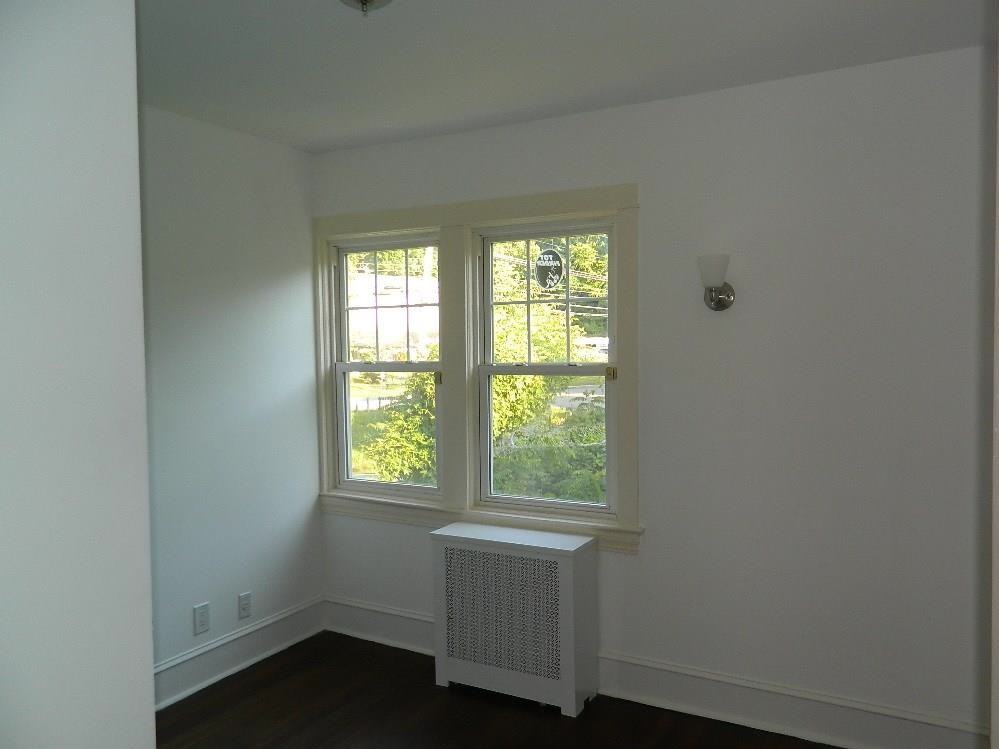 9 Minetta Pl - Photo 3 of 11