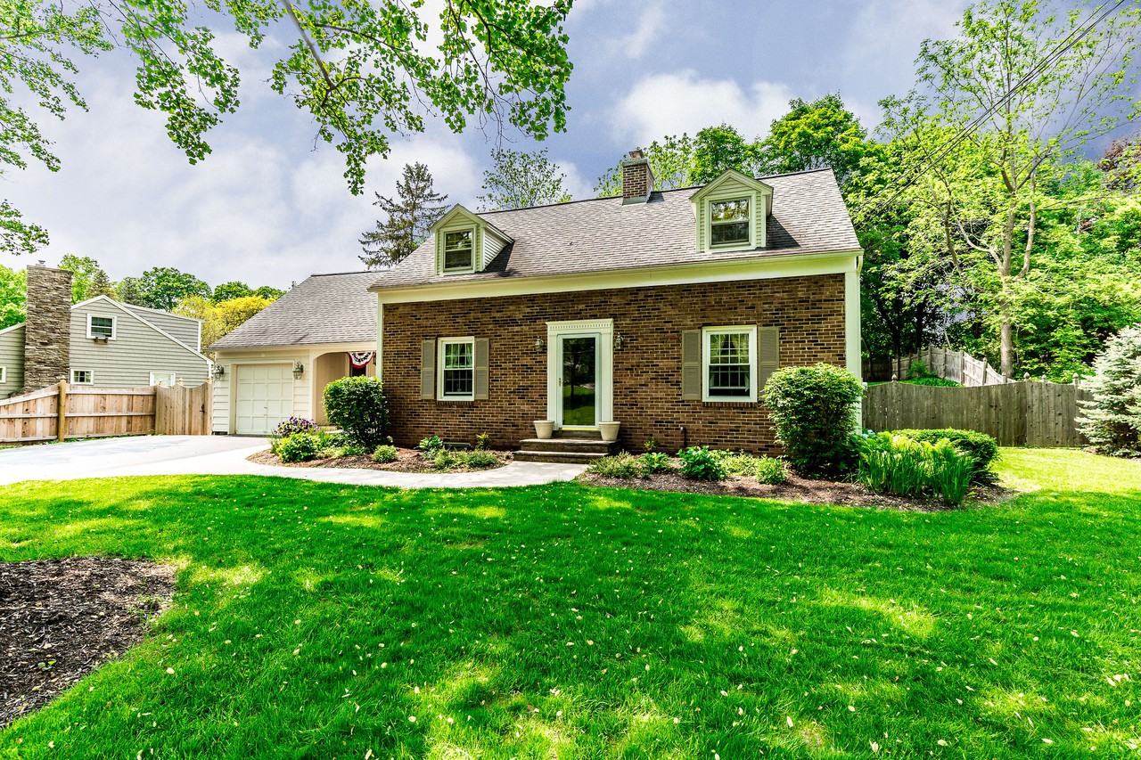 108 Dawley Rd - Photo 2 of 34