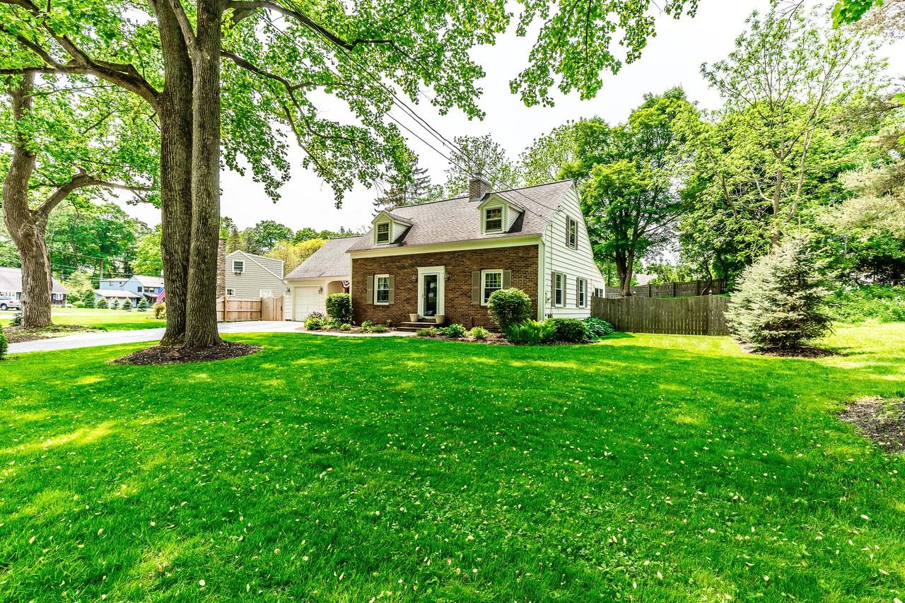 108 Dawley Rd - Photo 3 of 34