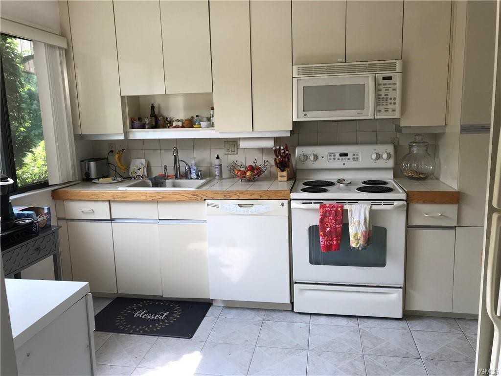 17 Rockhagen Rd - Photo 3 of 10