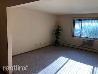 Cornell Circle Apartments - Photo 3 of 10