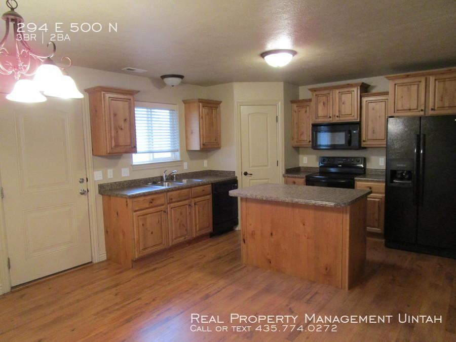 294 E 500 N - Photo 3 of 6