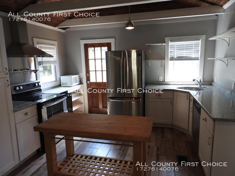 230 6th St NE - Photo 3 of 10