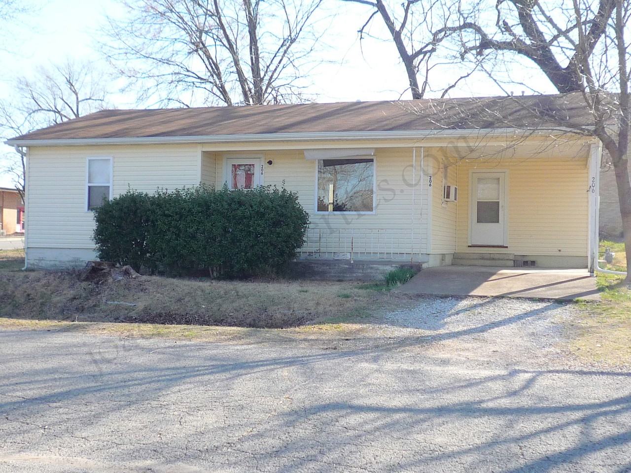 206 N 2nd St - Photo 2 of 14