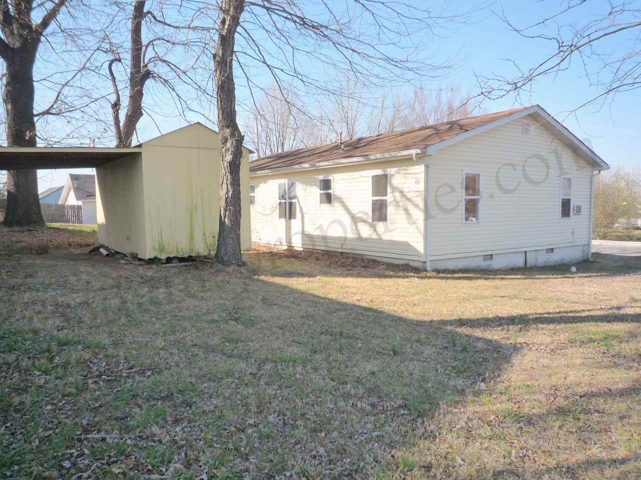 206 N 2nd St - Photo 3 of 14