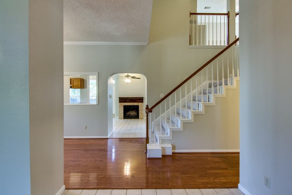 4801 Glenbrook Dr - Photo 3 of 33