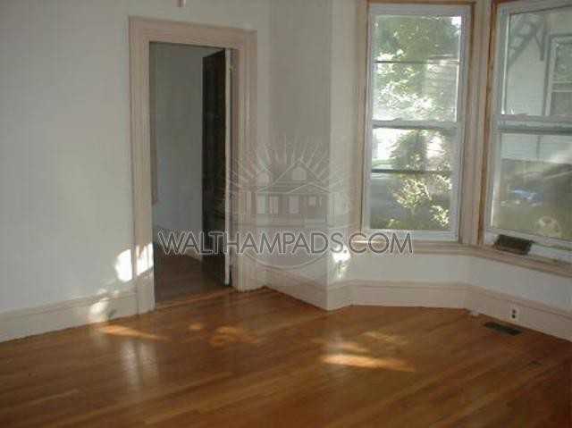 95 Crescent St - Photo 2 of 7