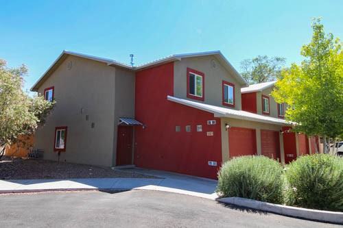 501 Madison Pl Se - Photo 2 of 33