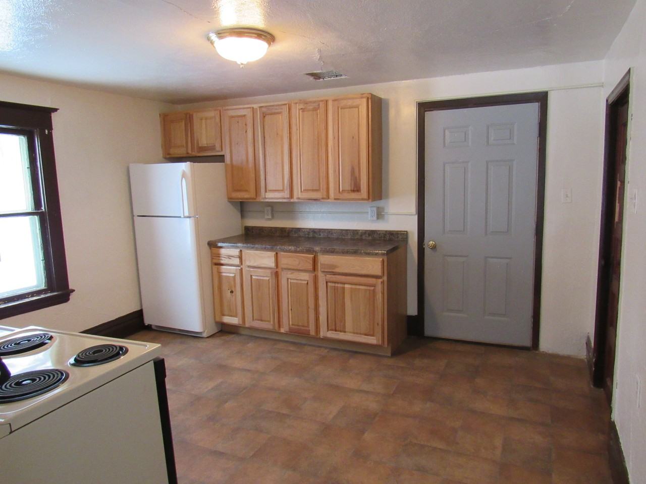 350 4th Ave Ne - Photo 3 of 18