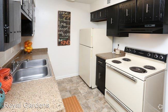 1000-1118 Royal Gardens Ct - Photo 3 of 6