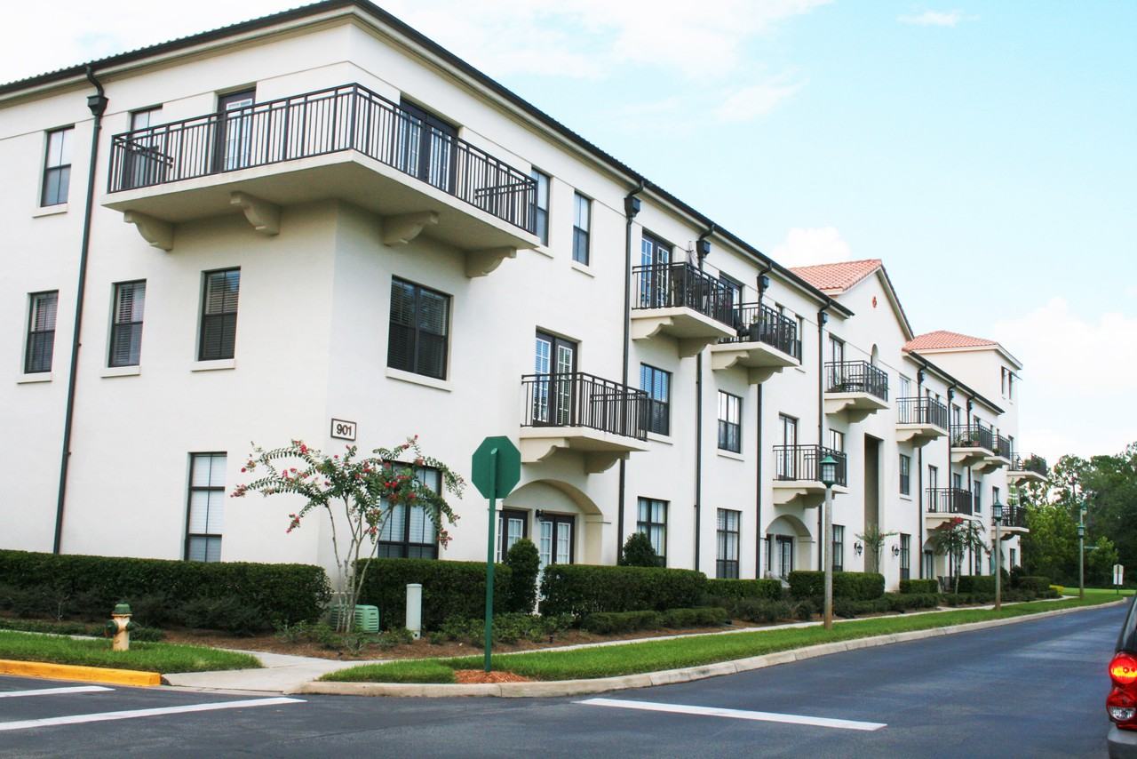 901 Waterside Ln #210