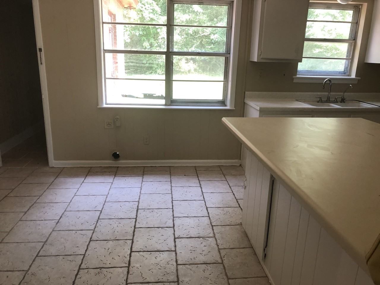 4596 Valley Stream Dr - Photo 2 of 7