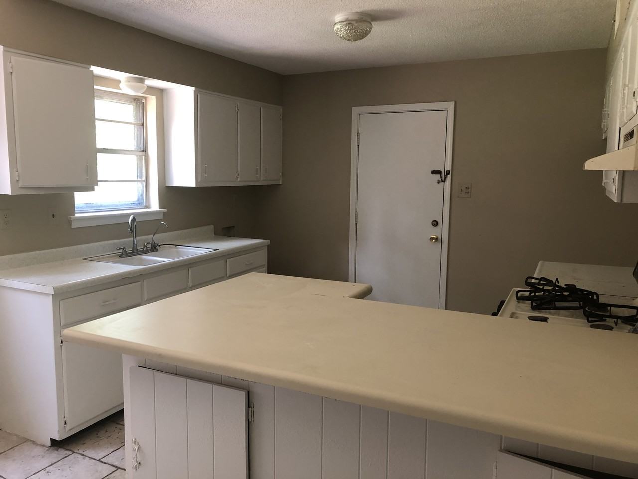 4596 Valley Stream Dr - Photo 3 of 7