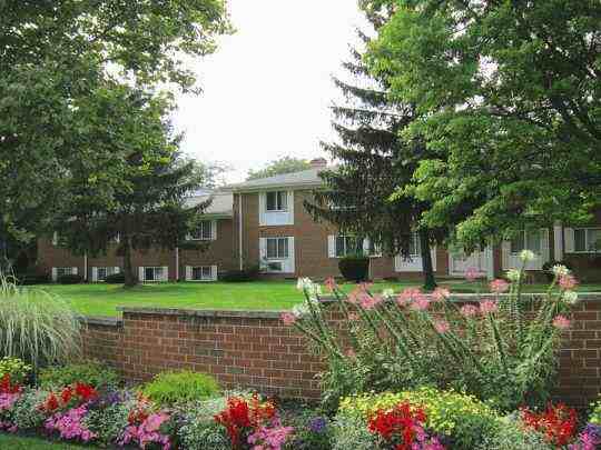 148 Greystone Ln - Photo 2 of 28