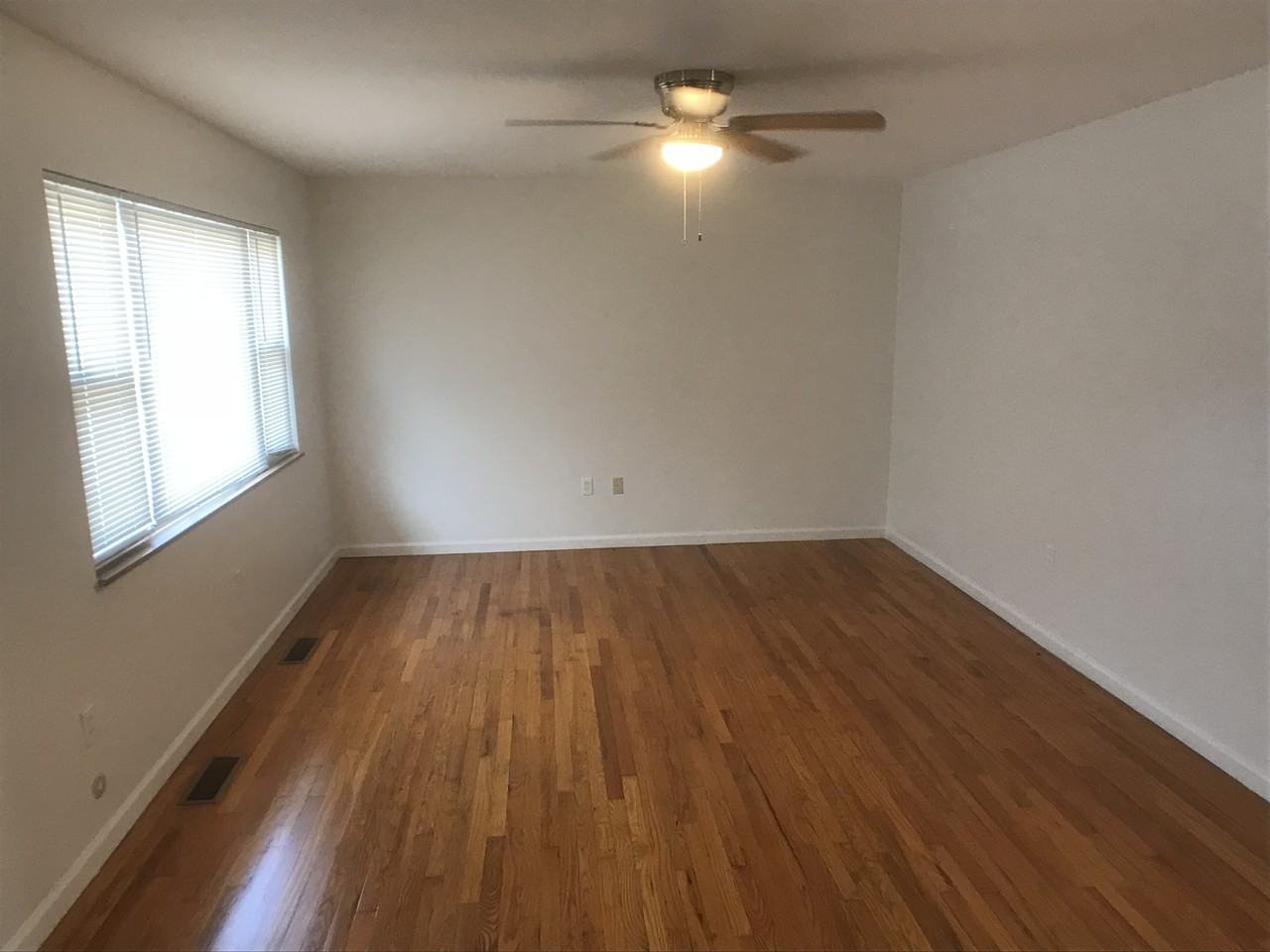 720 Preakness Ln - Photo 3 of 21