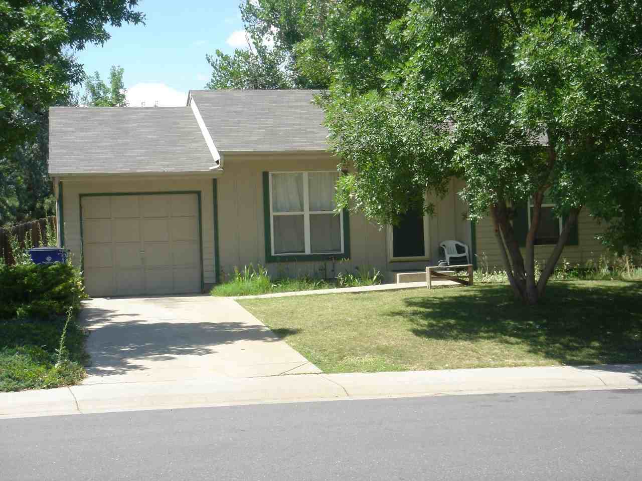1105 Stein St - Photo 3 of 11