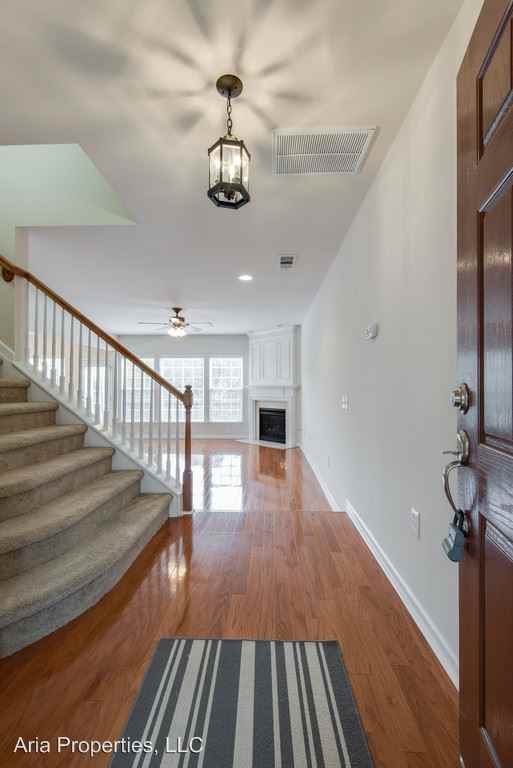 437 Lazy Creek Ln - Photo 3 of 17