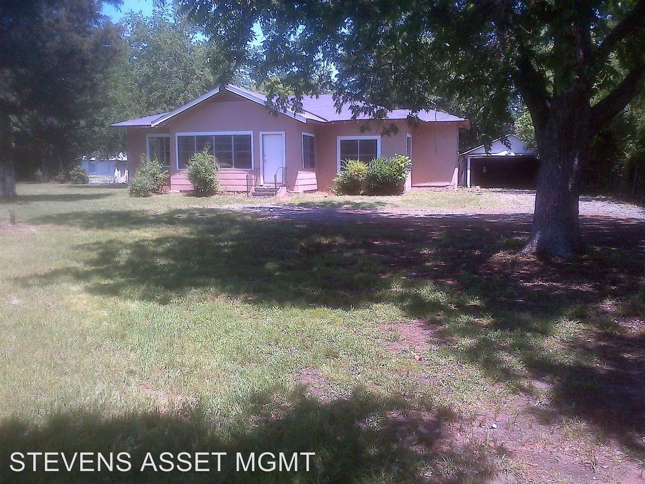 7040 Greenwood Rd - Photo 2 of 5