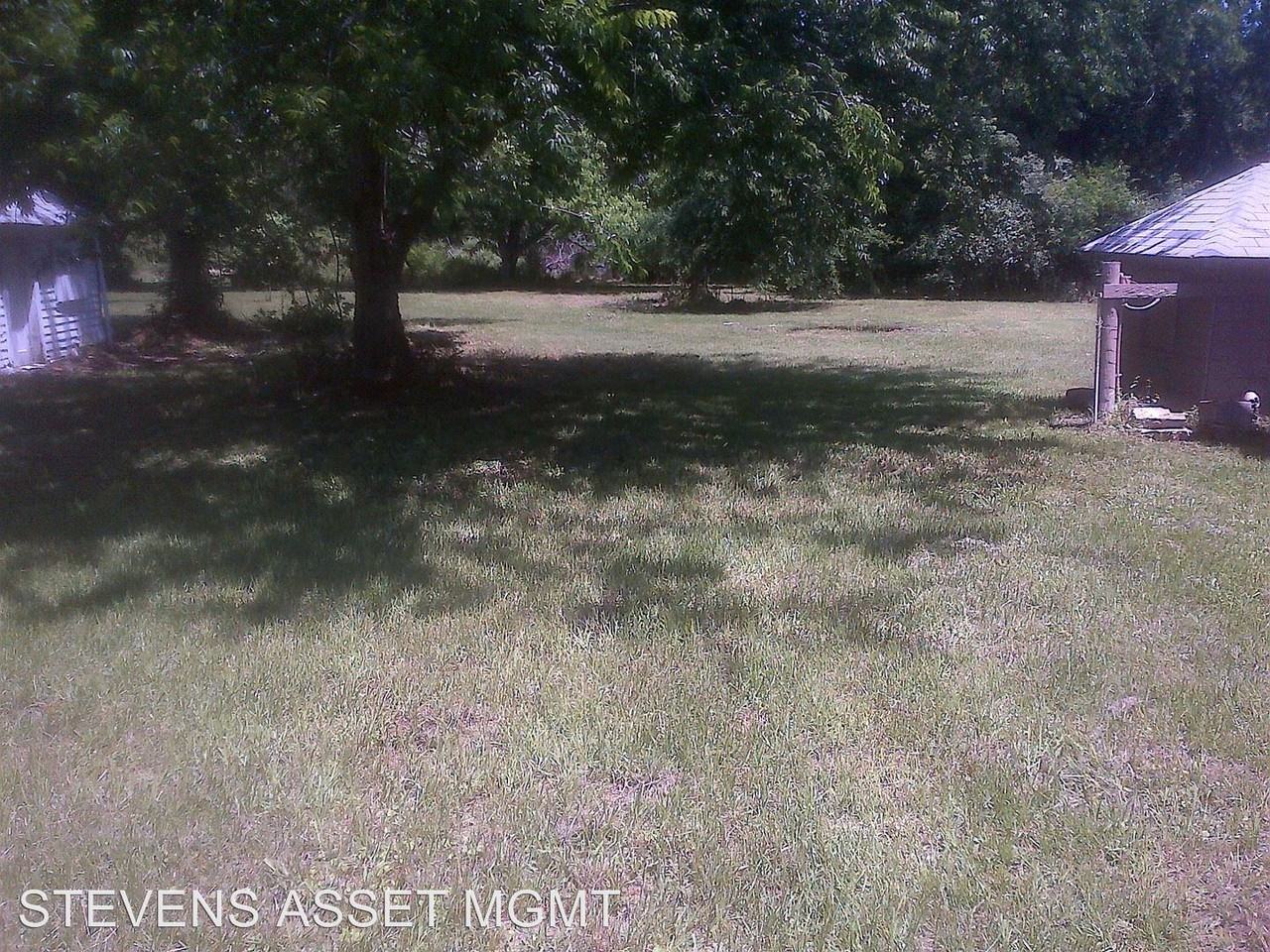 7040 Greenwood Rd - Photo 3 of 5