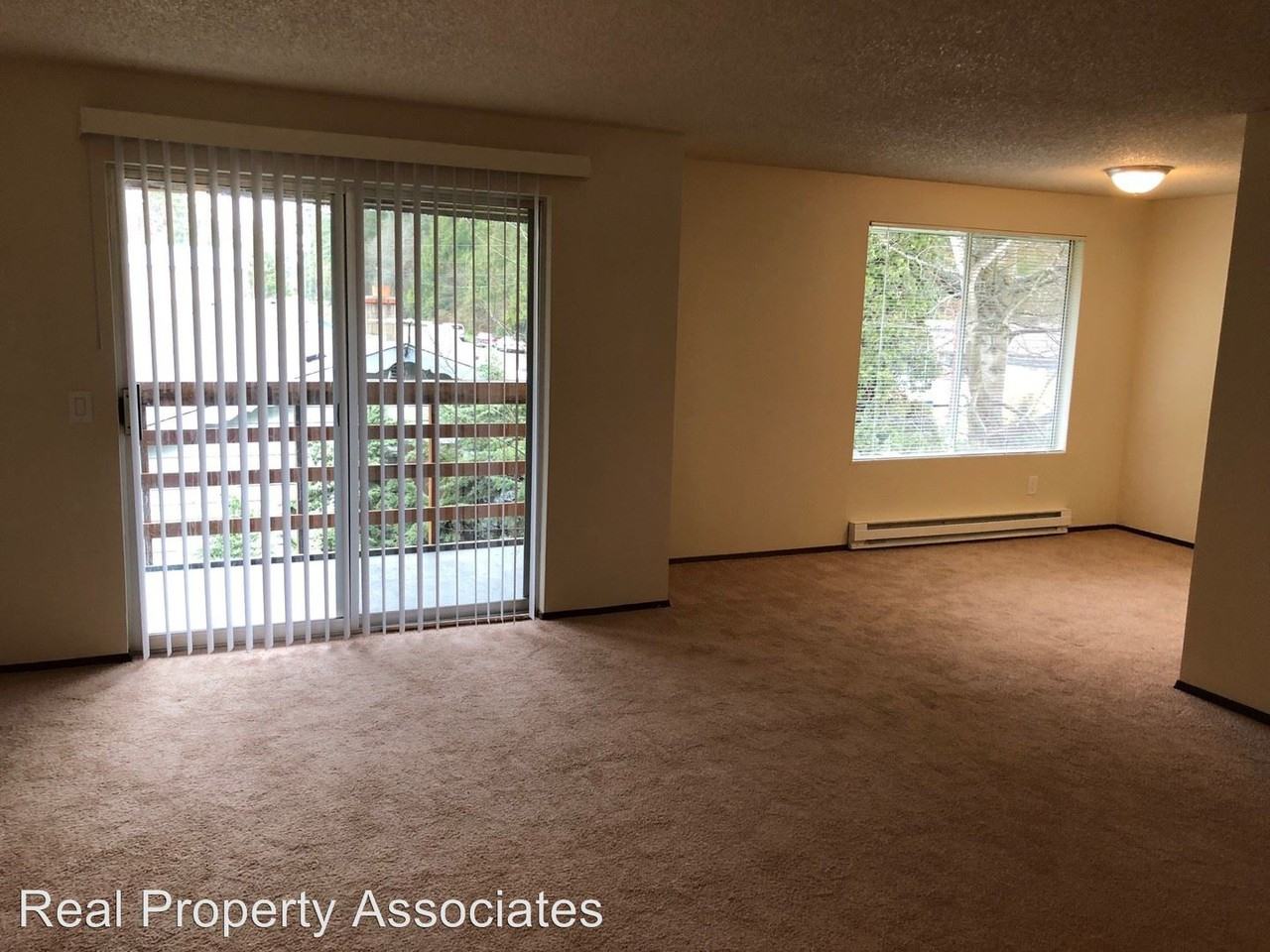 5607 204th St SW (oLelPet) - Photo 3 of 24