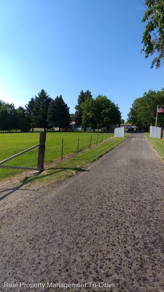 400 Babs Ave - Photo 2 of 16