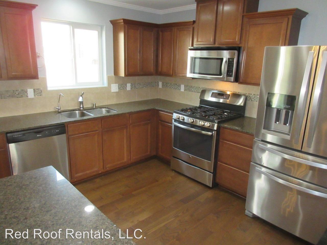10009 Greenbrier Ct SE - Photo 3 of 8