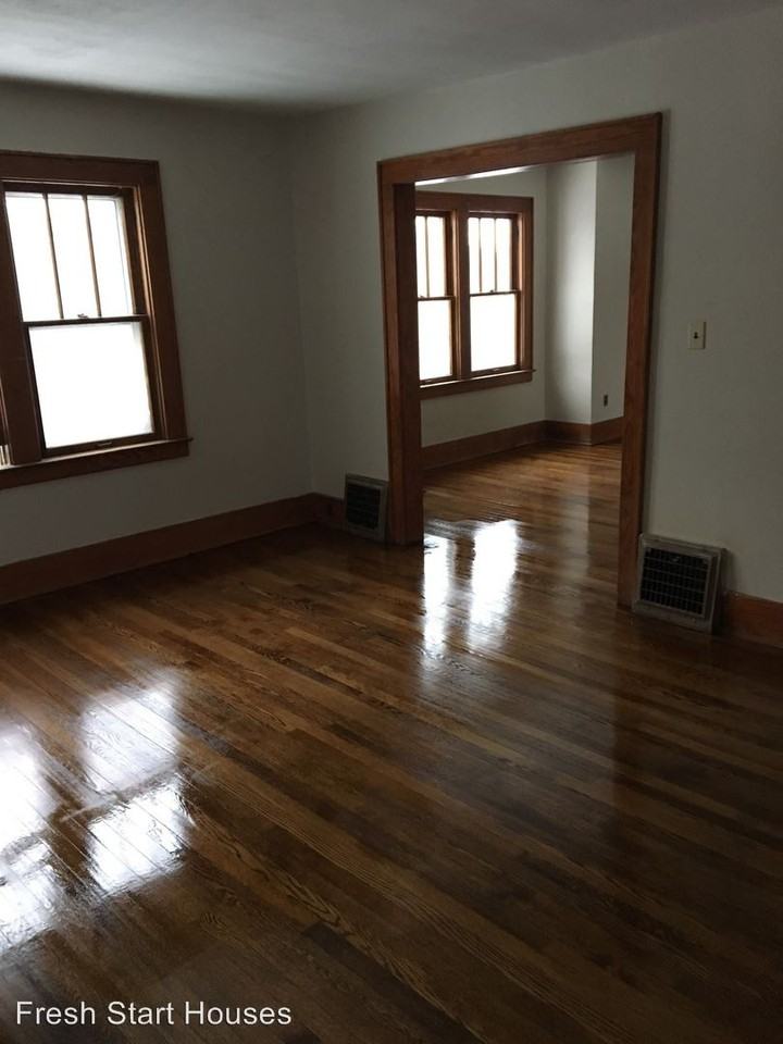 305 Brookfield Rd - Photo 2 of 3