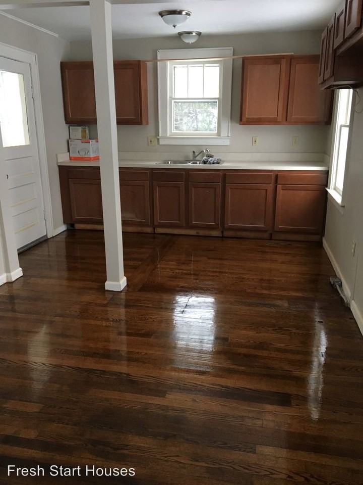 305 Brookfield Rd - Photo 3 of 3