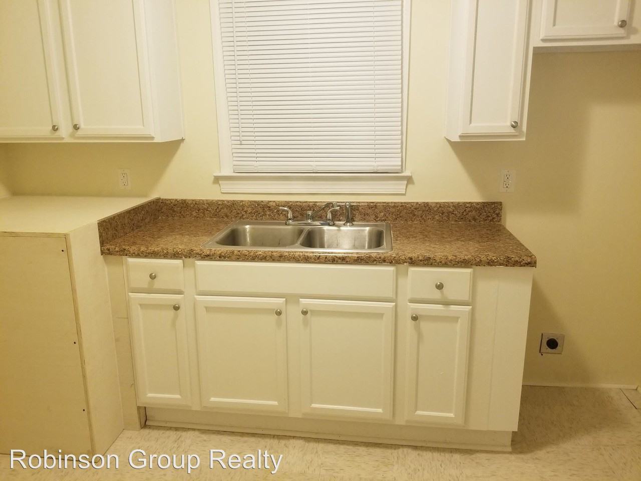 208 Rebecca St - Photo 2 of 10