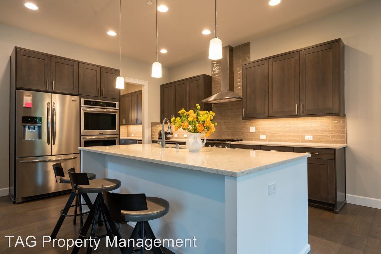 1141 NW Pickering St - Photo 3 of 23