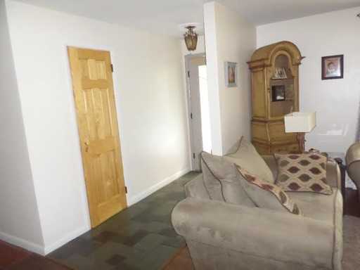 592 Park Ave - Photo 3 of 7