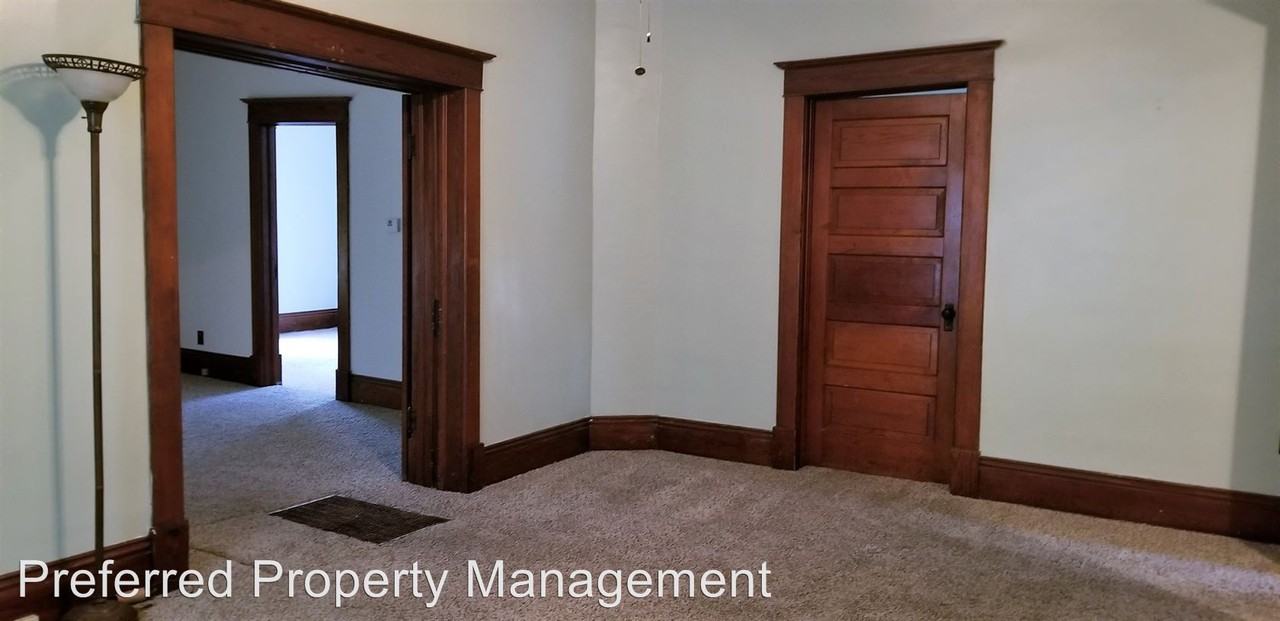 606 Poplar - Photo 2 of 14