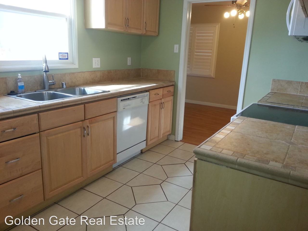 1381 Lexington Rd - Photo 3 of 17