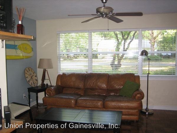 1041 NE 9 Ave - Photo 2 of 6