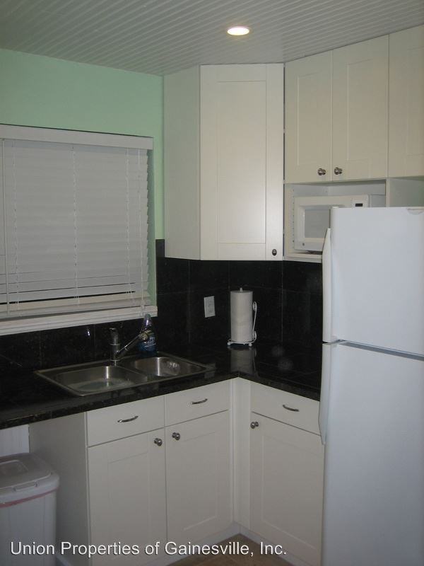 1041 NE 9 Ave - Photo 3 of 6