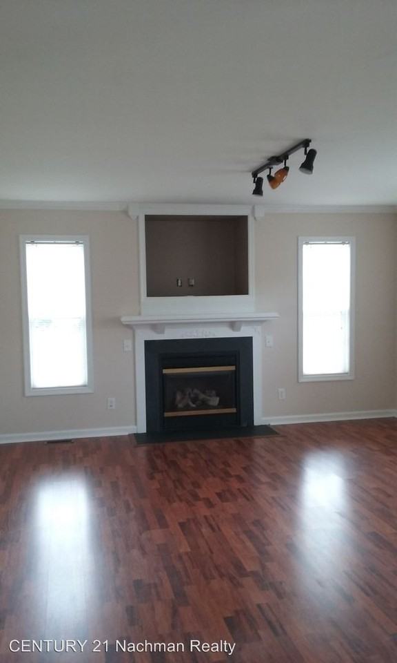 400 Princess Anne Cir - Photo 3 of 9