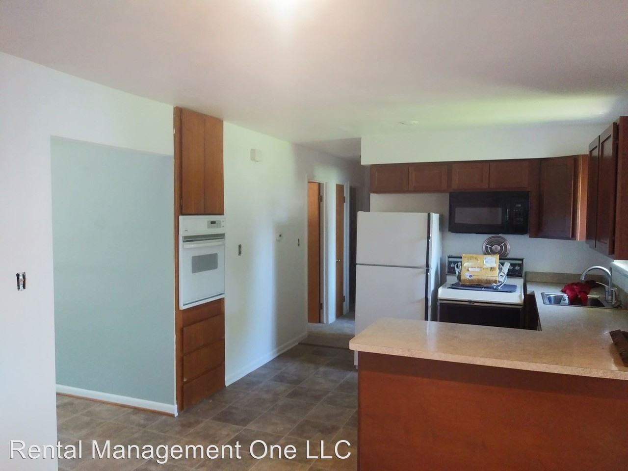 1916 Hollingsworth Dr - Photo 2 of 7