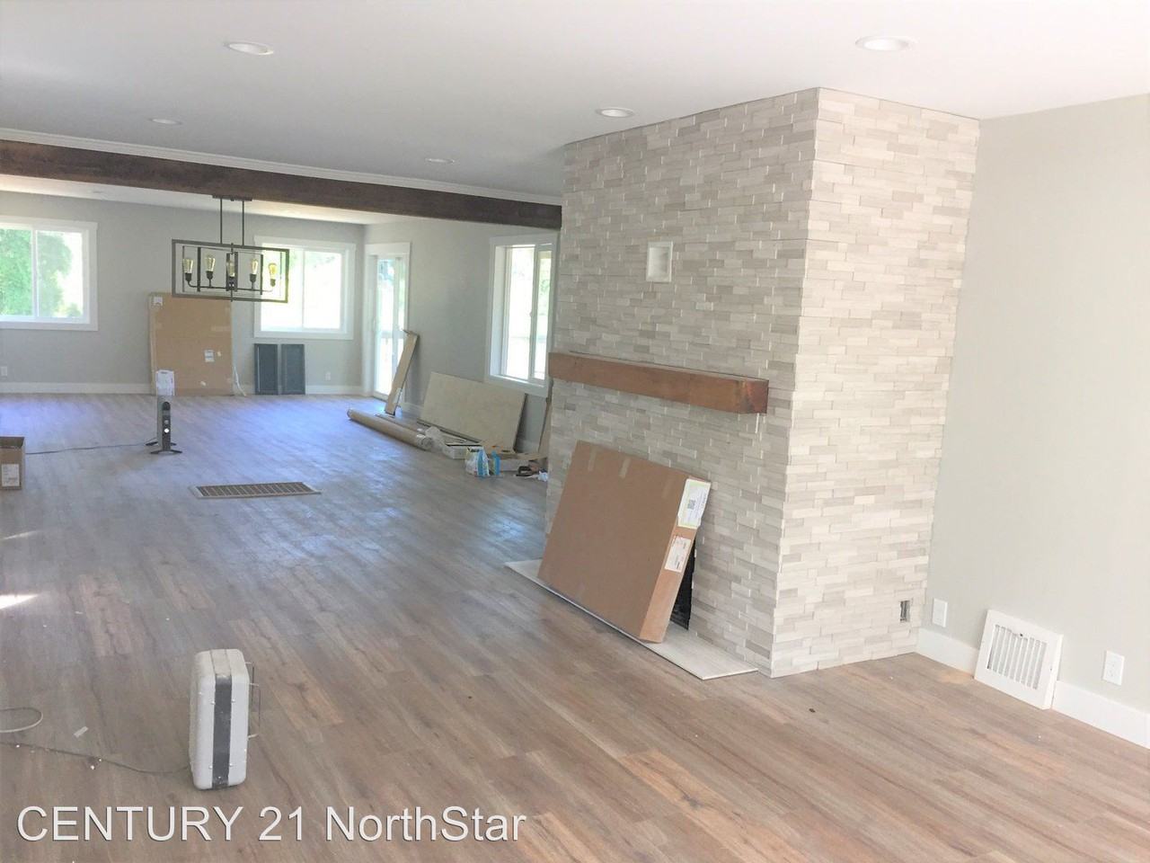 12225 SE 19th Ave - Photo 3 of 33