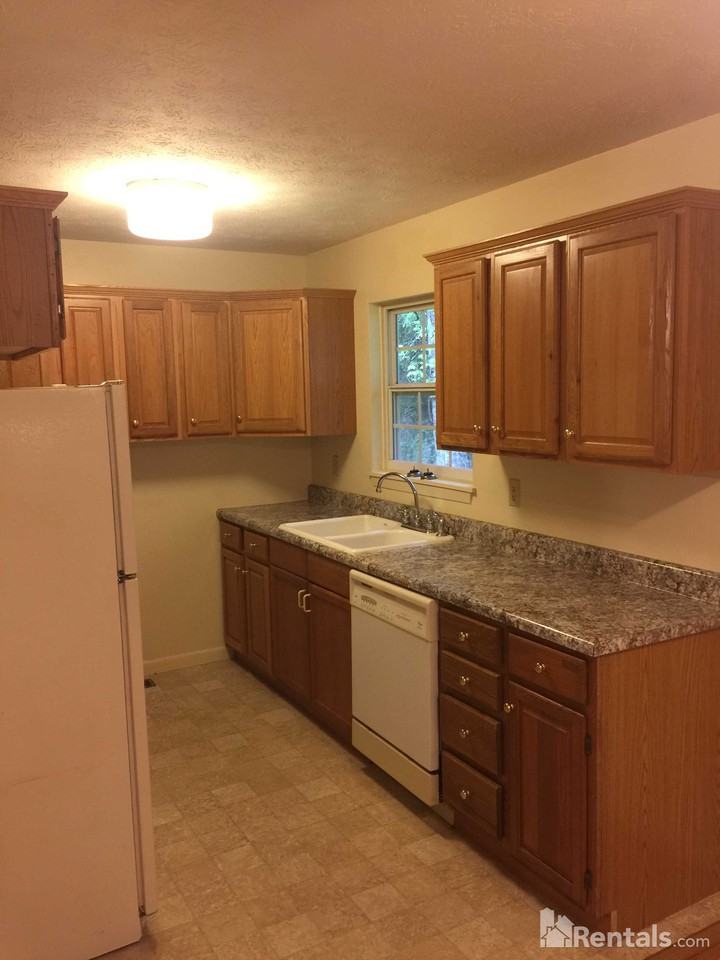 35 Loeb Dr - Photo 2 of 9