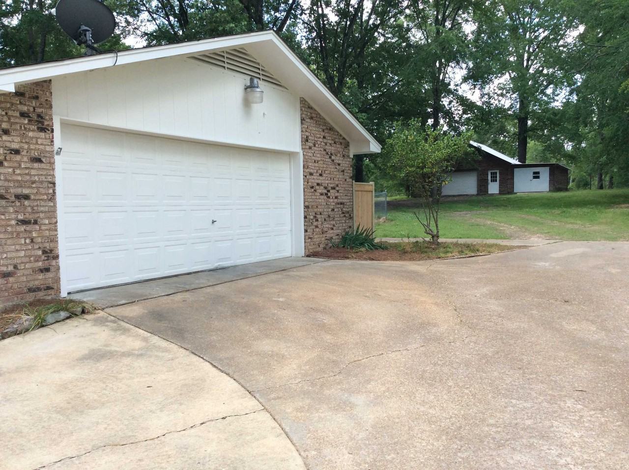 1043 Timberidge Rd - Photo 3 of 17