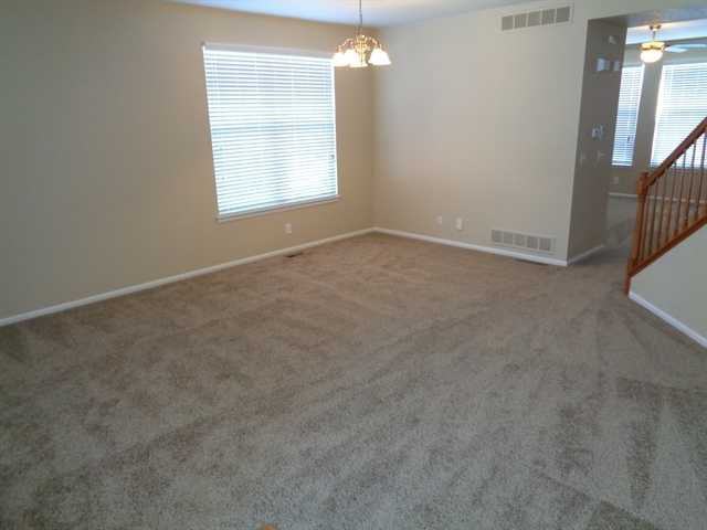 124 N Flat Rock St - Photo 3 of 20