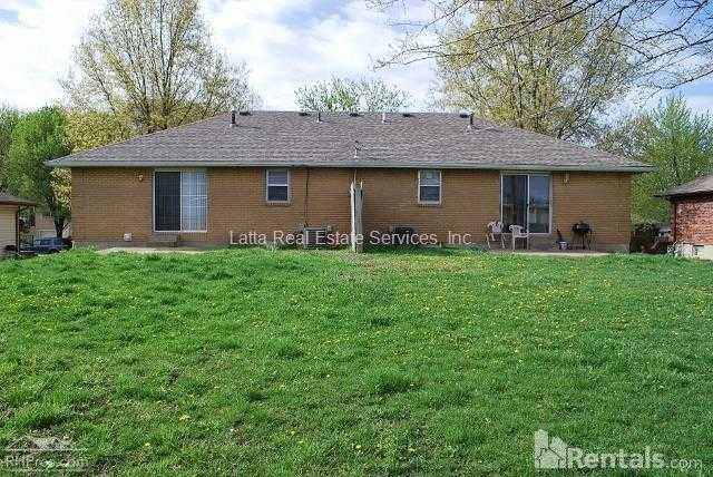 1105 SW Sunset St - Photo 2 of 13