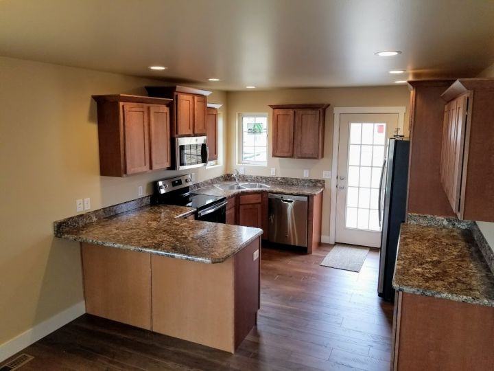 1302 Topanga Ave - Photo 2 of 7