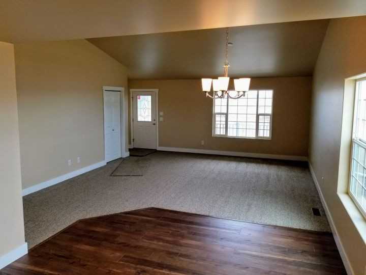 1302 Topanga Ave - Photo 3 of 7