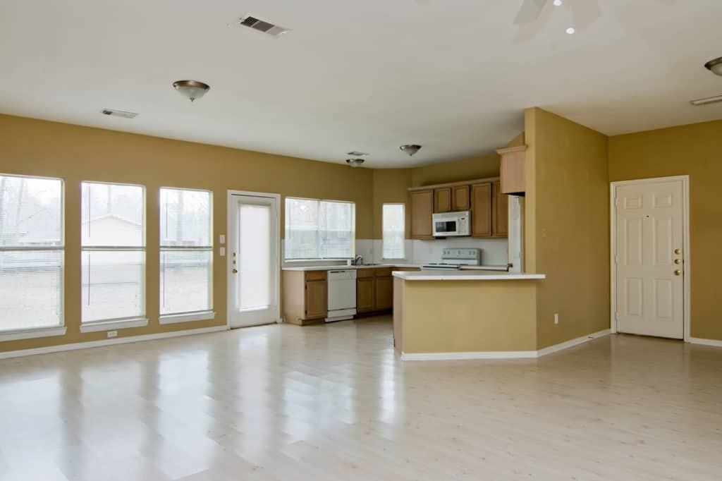 2411 Centurian Cir - Photo 2 of 16