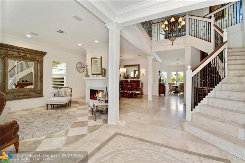 508 Coconut Isle Dr - Photo 2 of 25