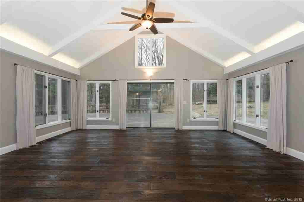 24 Wimbledon Ln - Photo 2 of 40