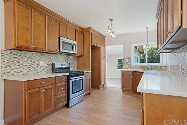 12709 Stanhill Dr - Photo 2 of 30